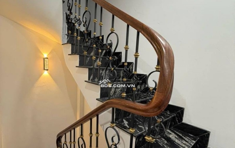 HAI BÀ TRƯNG - SIÊU PHẨM LÔ GÓC  - THANG MÁY -  Cách 10m ra Phố